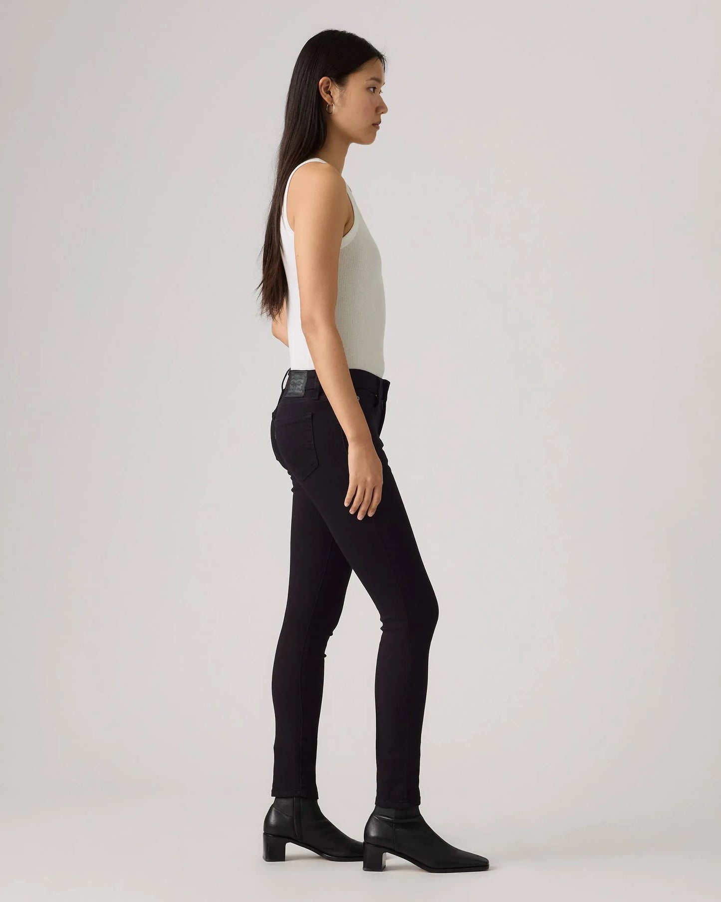 Levi's 711 Skinny Women's Classic Jeans in Black - Gomix Brands Outlet