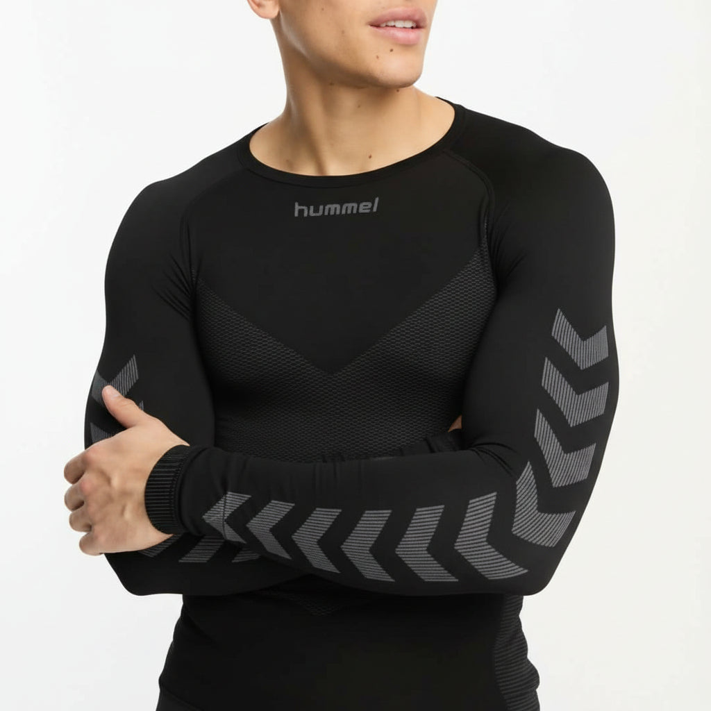 https://images.asos-media.com/products/hummel-first-nahtloses-langarmliges-shirt-aus-jersey-in-schwarz/204682688-1-black