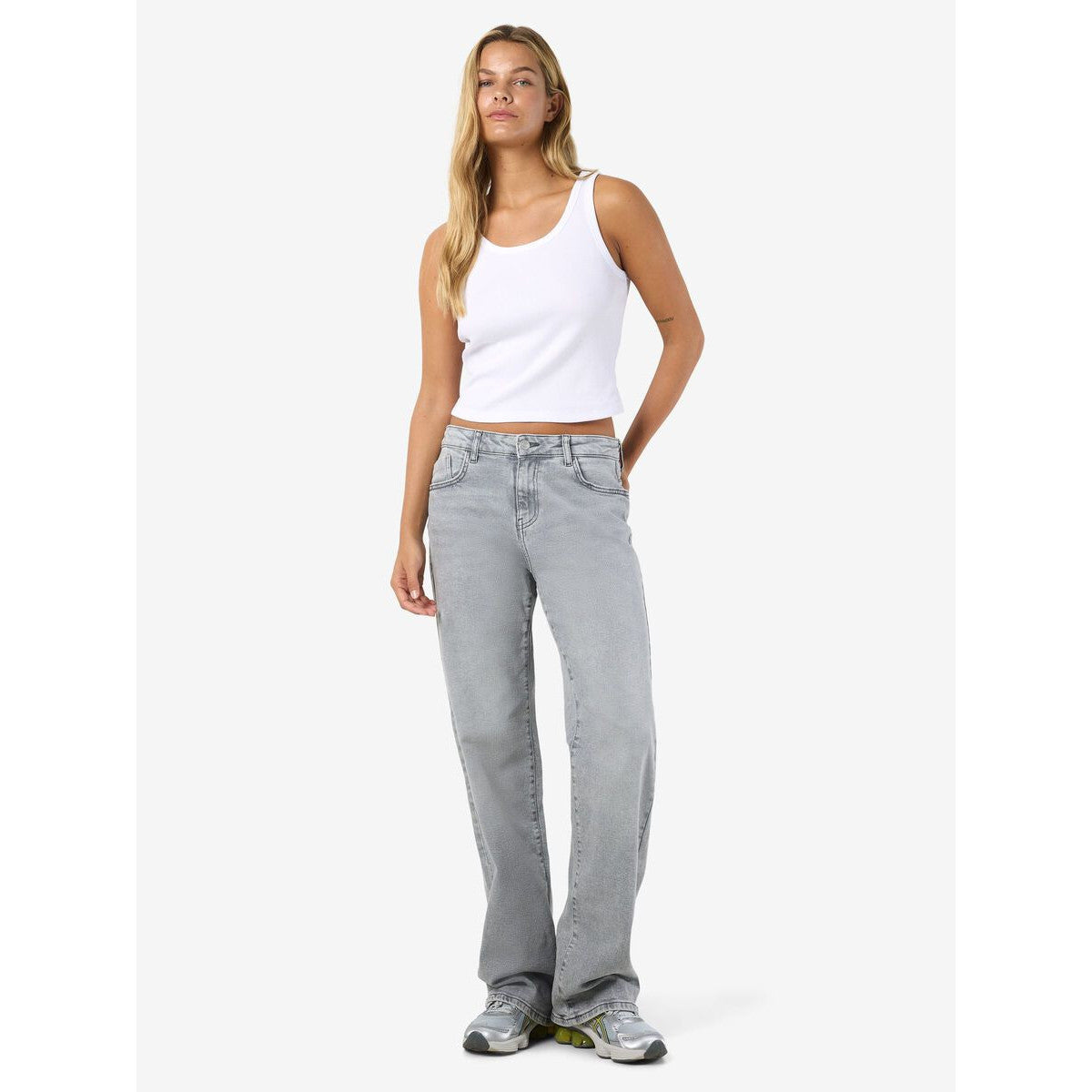 Noisy May Yolanda Mid-Waist Light Grey Straight Fit Jeans - Comfortable Denim