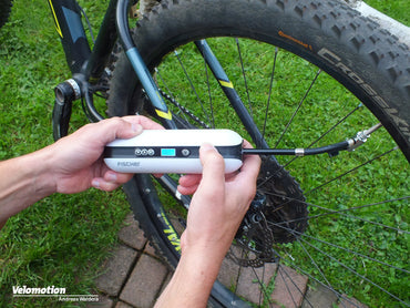 FISCHER Battery‑Powered Compressor with External Battery – Portable Air Pump