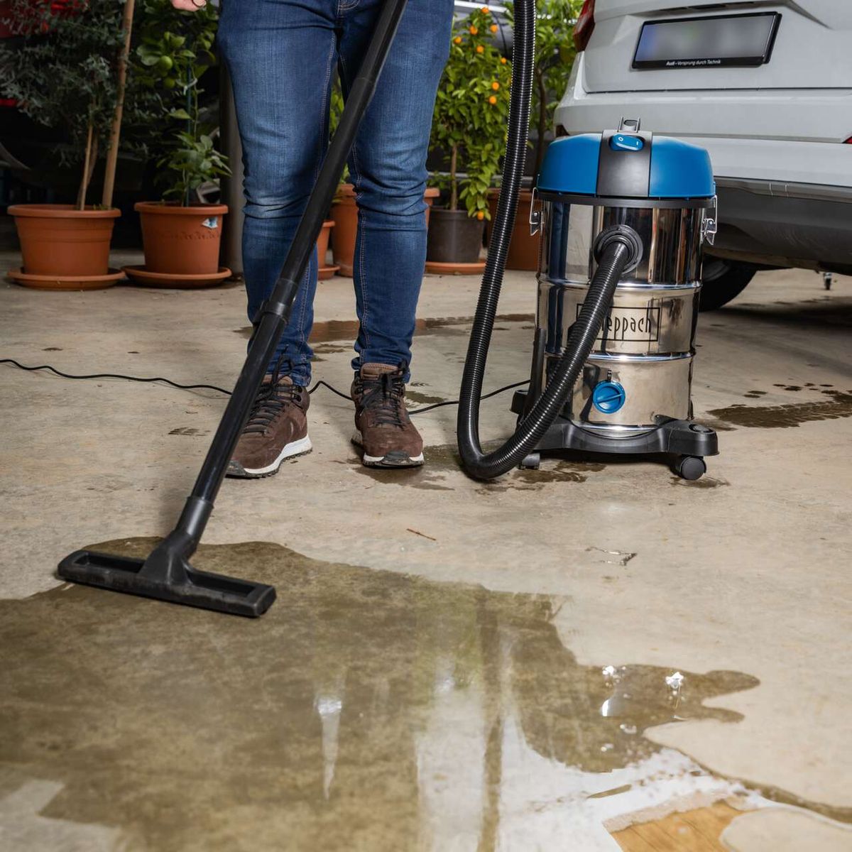 Scheppach NTS30v2 1200W Wet/Dry Vacuum, 8-Gallon Steel Tank, Blower Kit