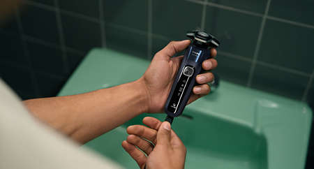 Philips Series 5000 Wet & Dry Electric Shaver with SkinIQ Tech