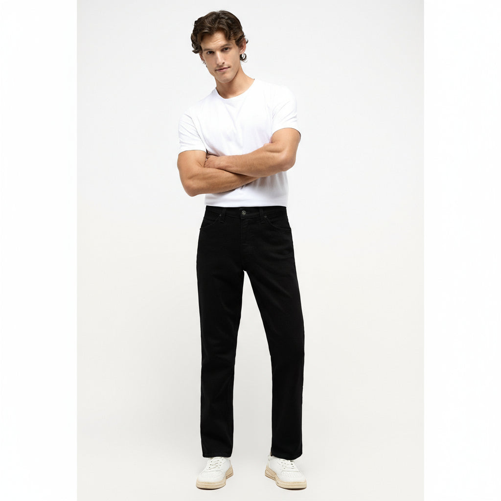 Mustang Tramper Men's Black Straight Leg Denim Jeans with High Stretch