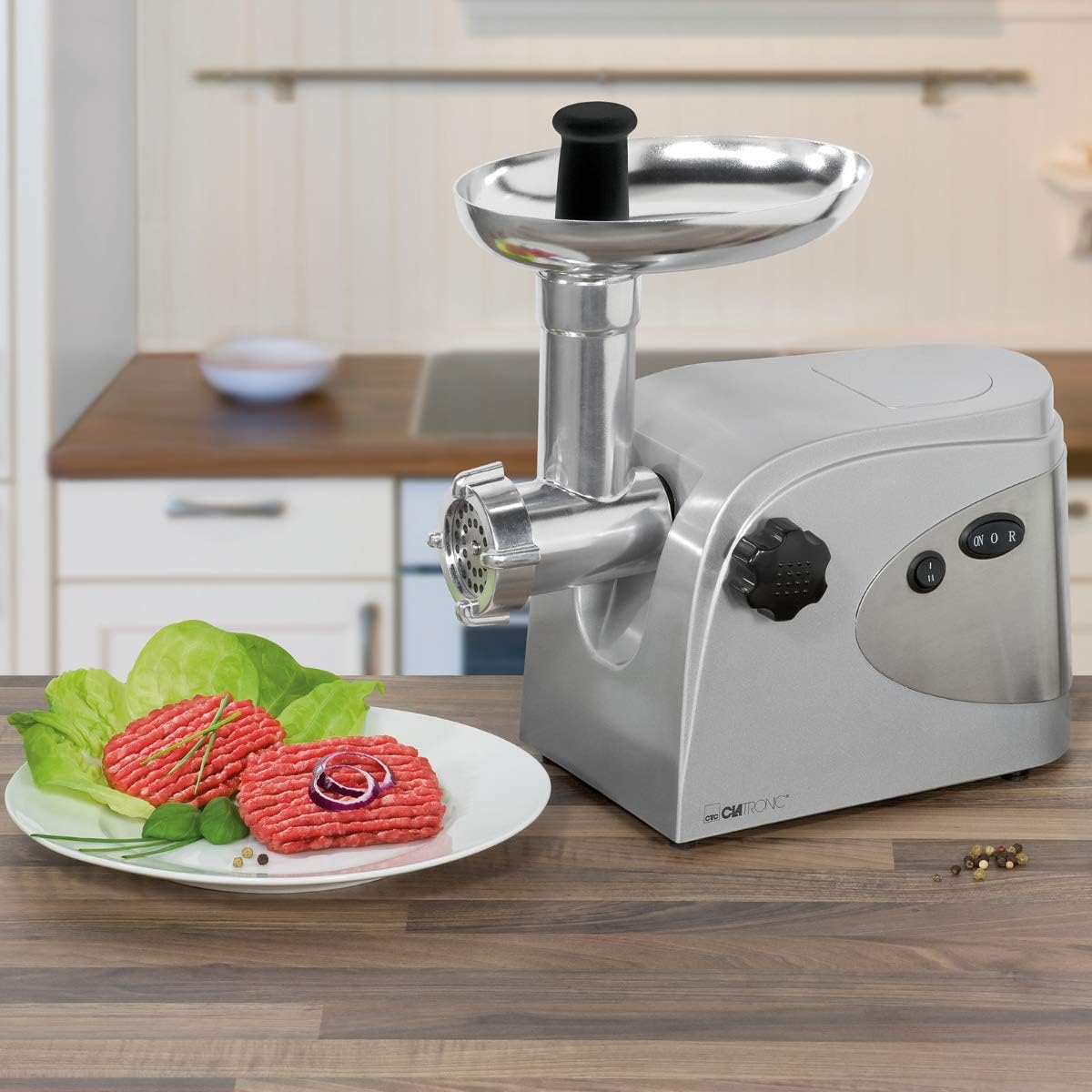 Clatronic FW 3151 Electric Meat Grinder: Versatile Mincer for Home Kitchen Use