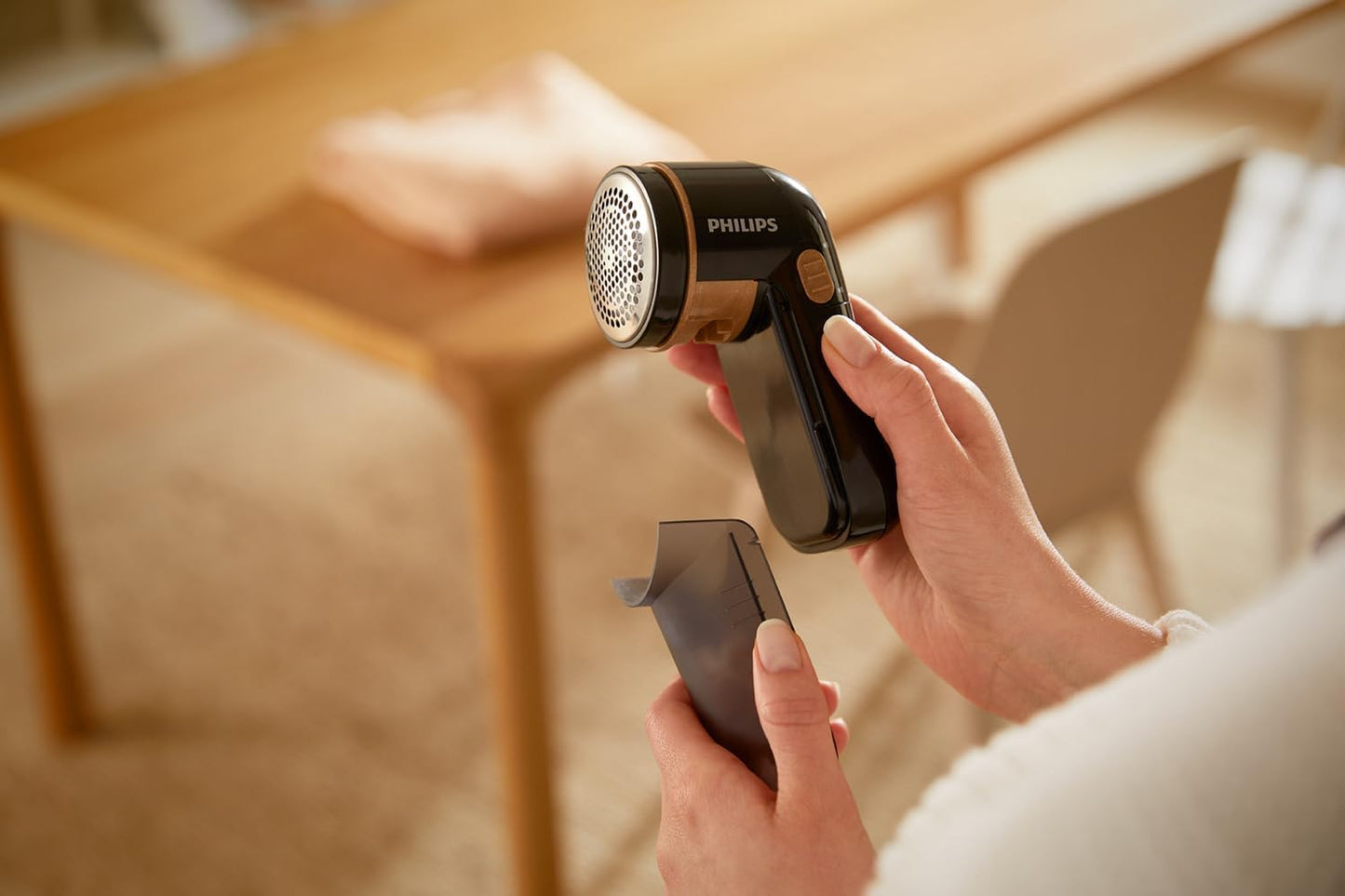 Philips Fabric Shaver GC026/80 Lint Remover with Adjustable Height