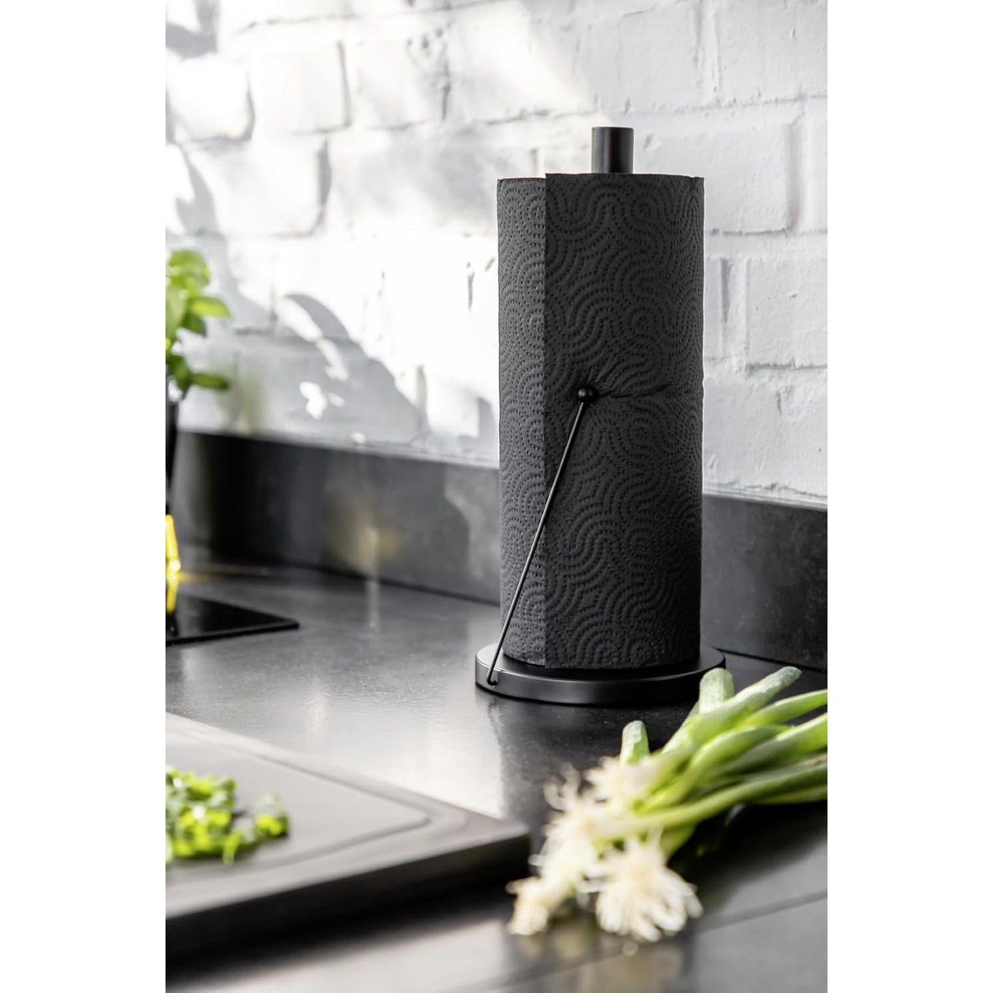 WENKO Clayton Black Free-Standing Kitchen Roll Holder – Powder-Coated Metal, Ø15×33cm