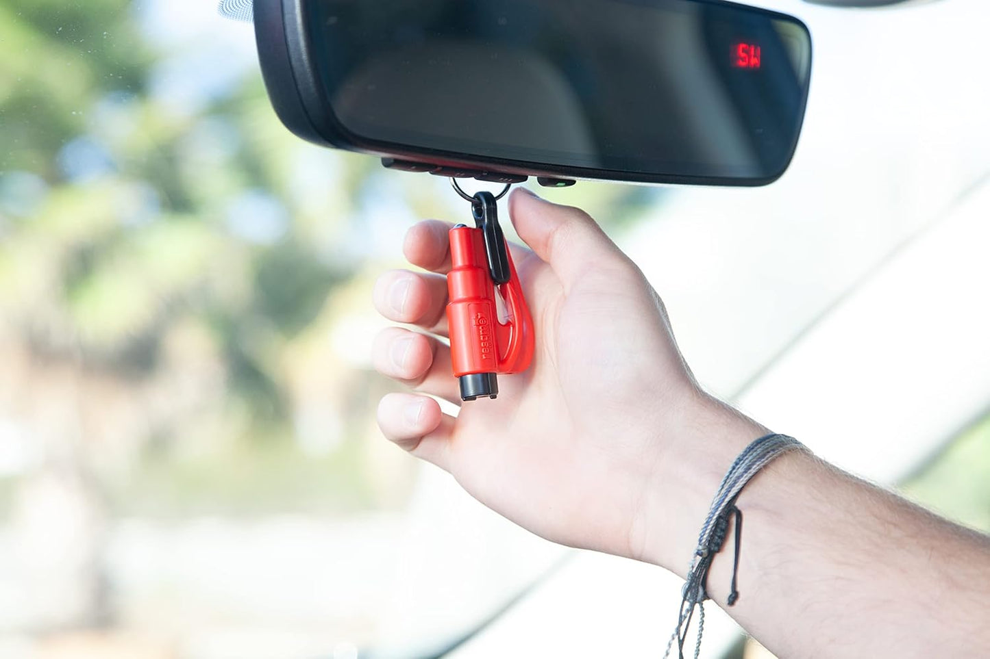 Resqme GBO-RQM-ROT Emergency Keychain Tool: Seatbelt Cutter & Window Breaker