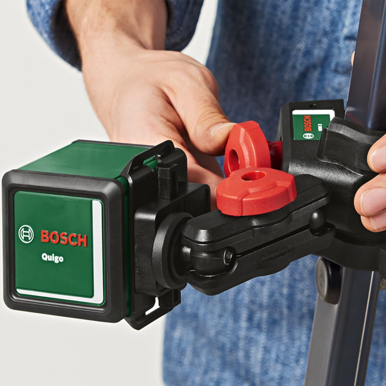 Bosch Quigo Cross Line Laser with MM2 Universal Clamp