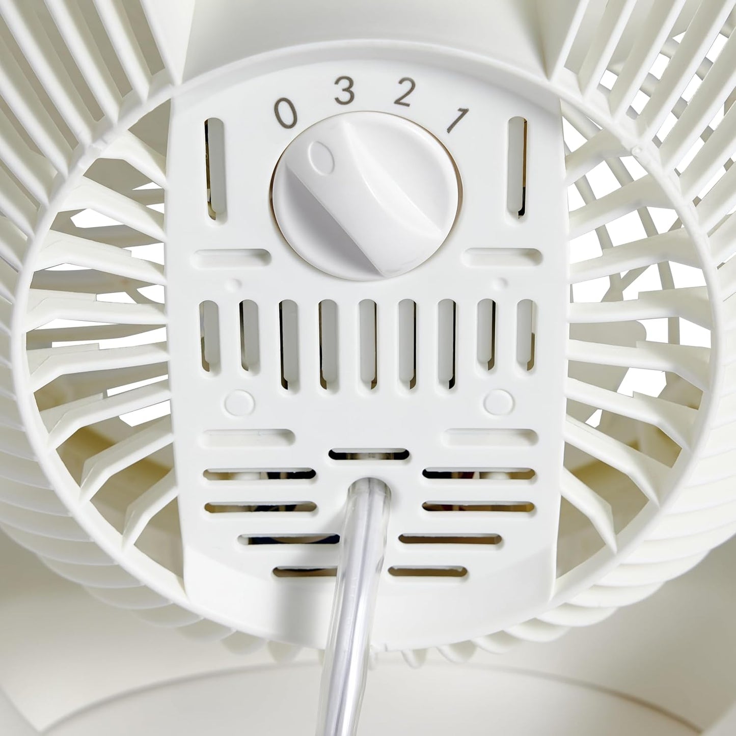 Amazon Basics Portable Desk Fan 18 cm Quiet Operation 3‑Speed White