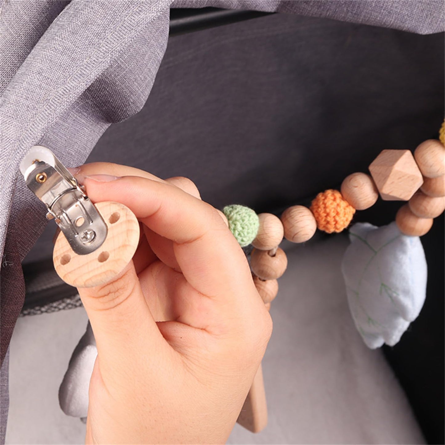 Ueiwffzo Wooden Pram Chain for Babies clips