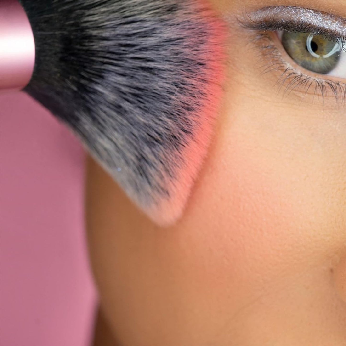 Real Techniques Mini Travel Brush for Blush, Bronzer & Powder
