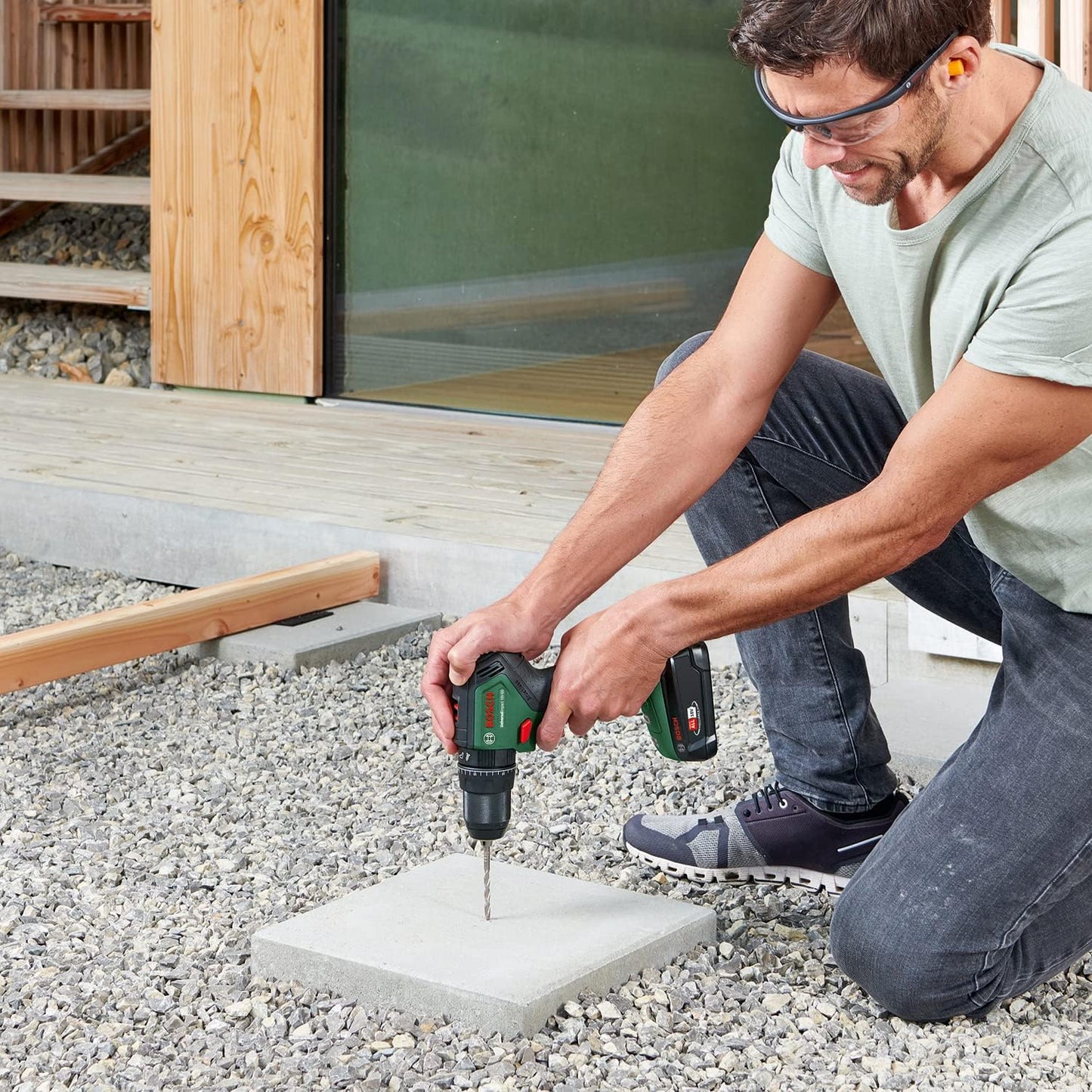 Bosch UniversalImpact 18V Cordless Combi Drill Kit with Dual 1.5Ah Batteries