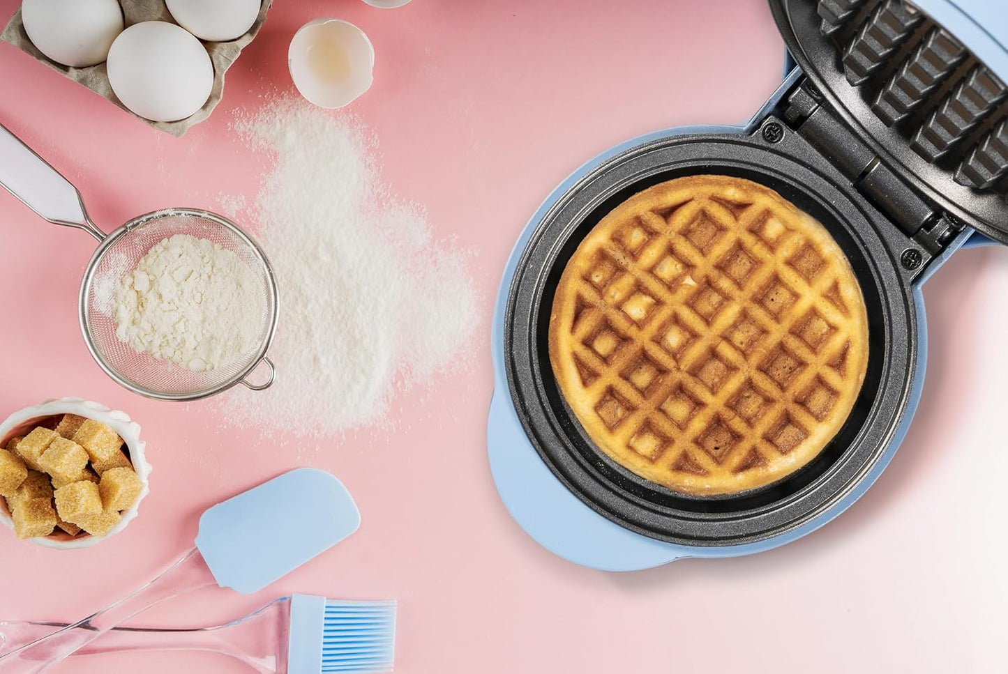 Bestron Mini Waffle Maker 550W Non-Stick Retro Design