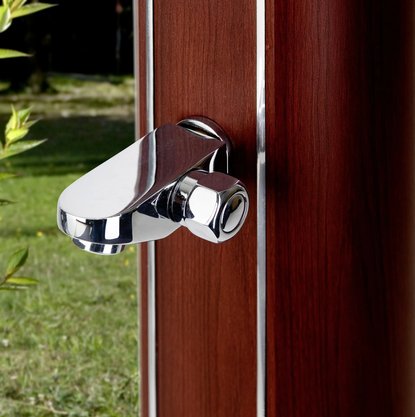 GRE 32-Liter Wood-Look Solar Shower, Foot Faucet, Outdoor Pool Garden