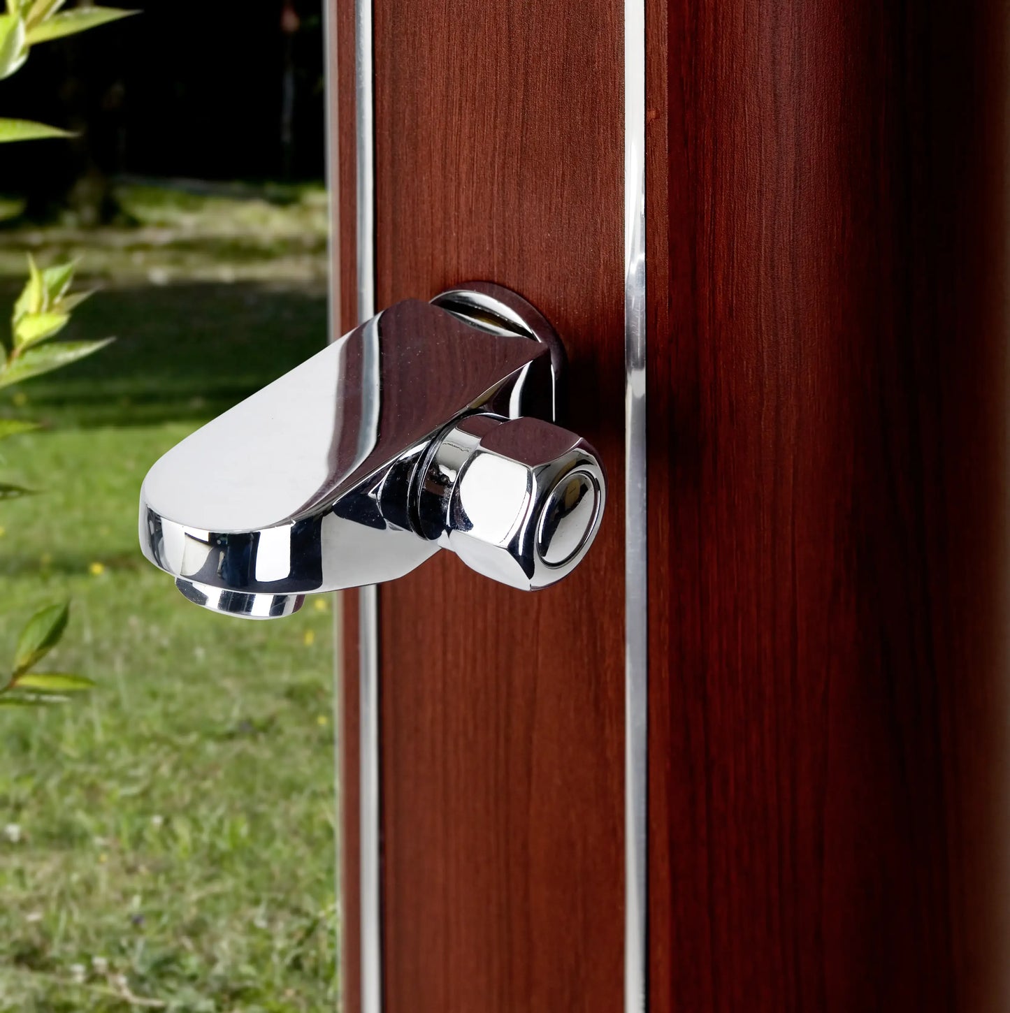 GRE 32-Liter Wood-Look Solar Shower, Foot Faucet, Outdoor Pool Garden - Gomix Brands Outlet