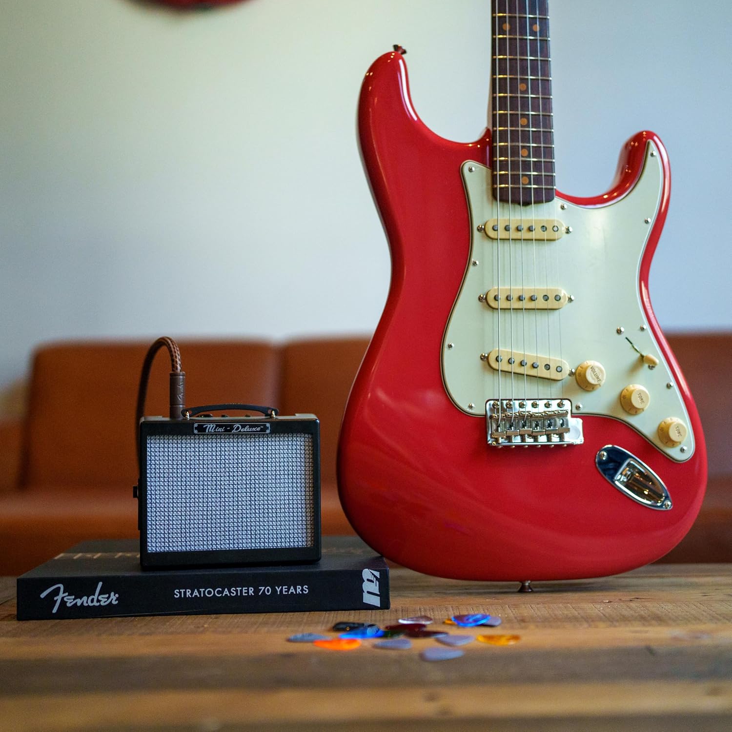 Fender Mini Deluxe 3-Watt Electric Guitar Amplifier - Portable and Authentic