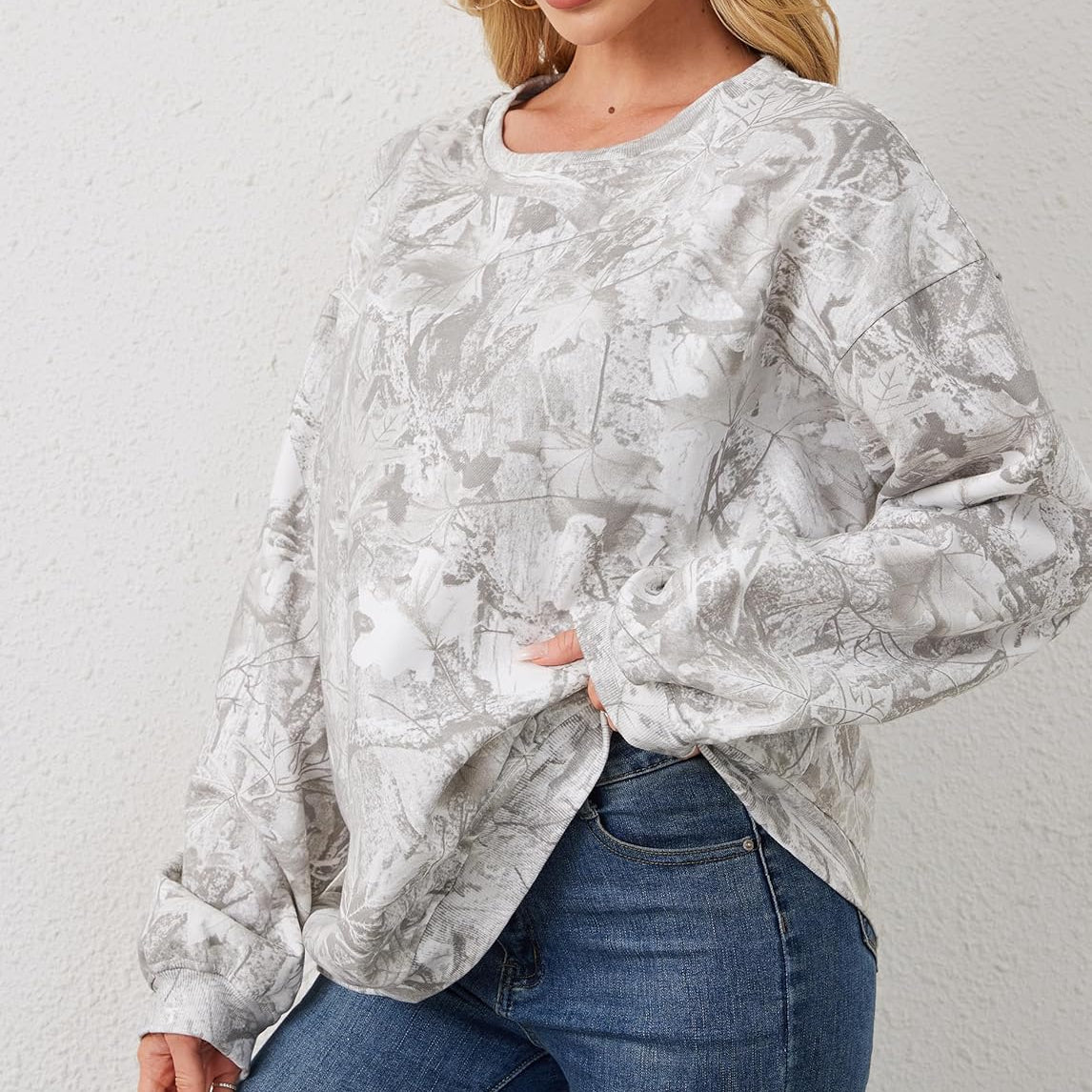 Camo Sweatshirt For Women Maple Leaf Print Hoodies Crew Neck Oversized Long Sleeve Drop Shoulder Pullovers