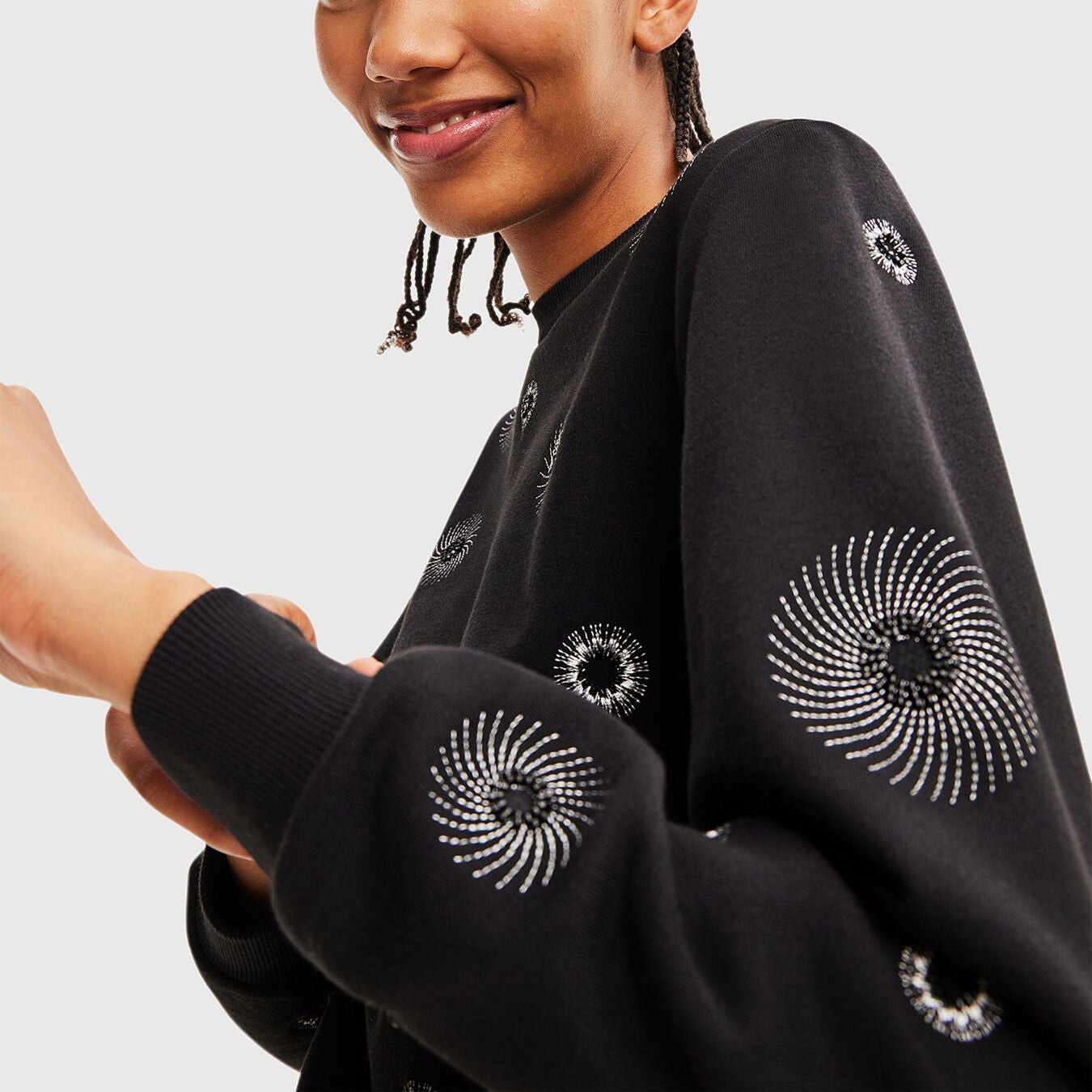 Desigual Women's Black Embroidered Crewneck Sweatshirt: Chic Cotton-Blend Comfort