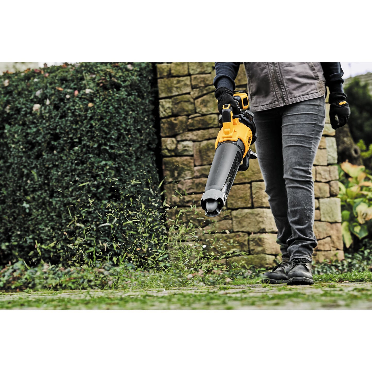 DEWALT 20V MAX XR Brushless Cordless Handheld Leaf Blower Kit with Battery