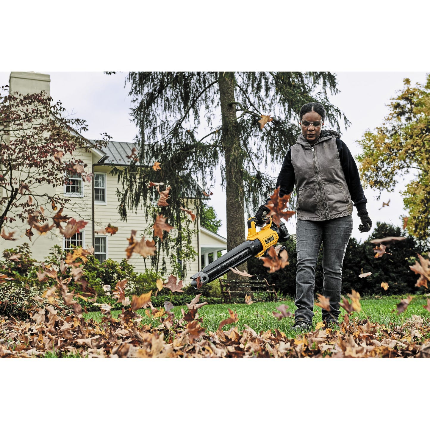 DEWALT 20V MAX XR Brushless Cordless Handheld Leaf Blower Kit with Battery