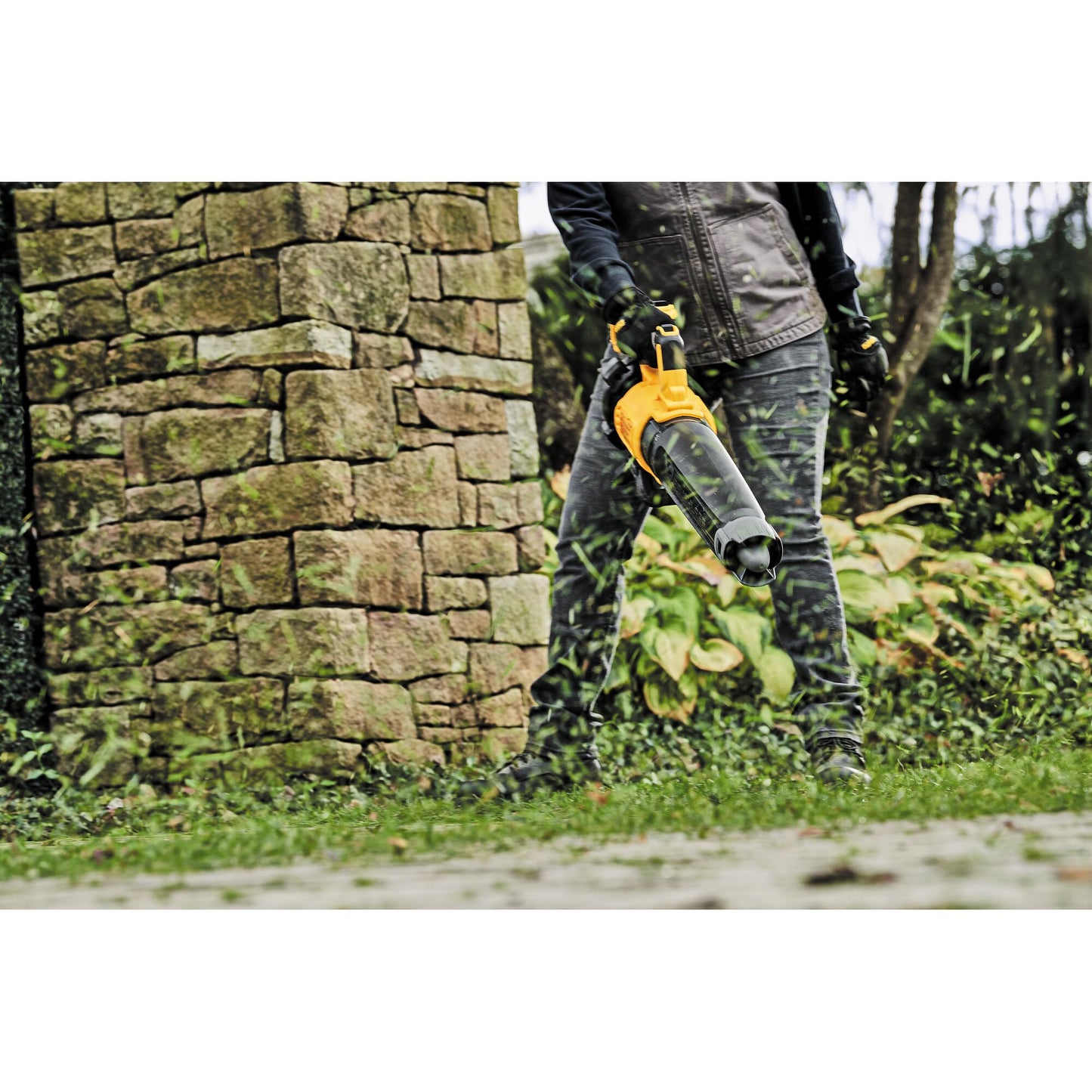 DEWALT 20V MAX XR Brushless Cordless Handheld Leaf Blower Kit with Battery