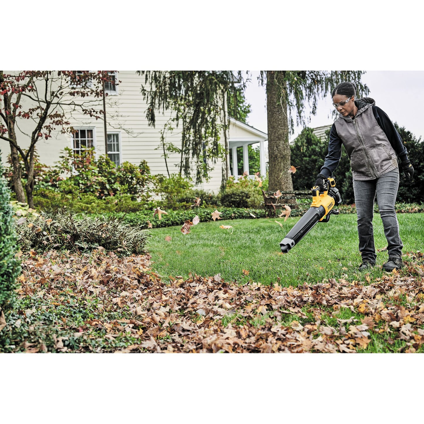 DEWALT 20V MAX XR Brushless Cordless Handheld Leaf Blower Kit with Battery