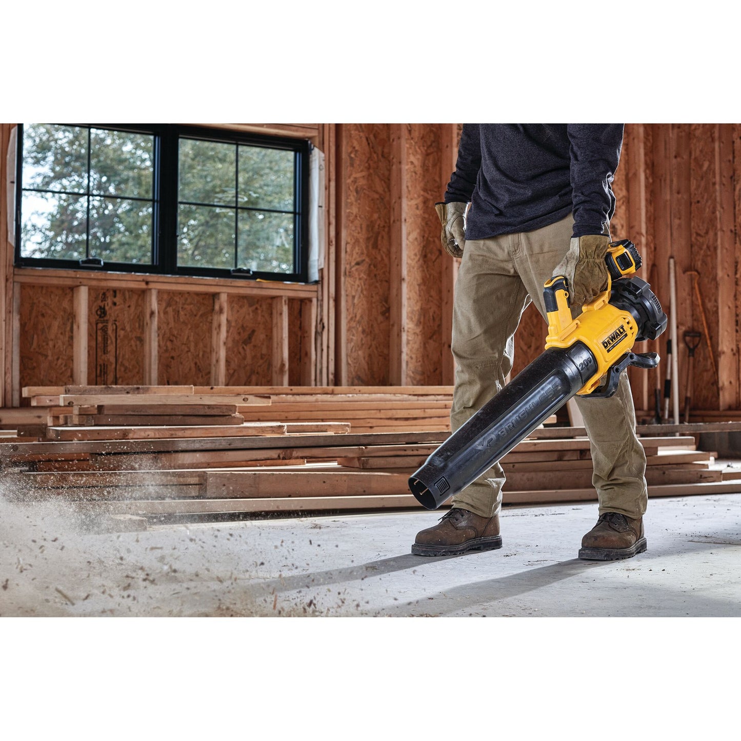 DEWALT 20V MAX XR Brushless Cordless Handheld Leaf Blower Kit with Battery