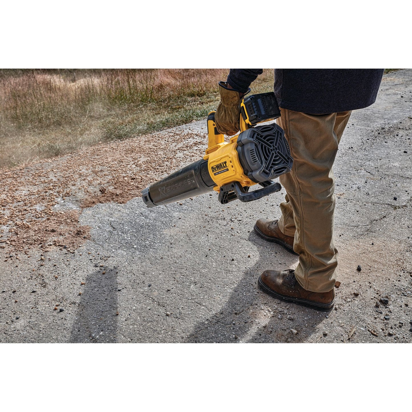 DEWALT 20V MAX XR Brushless Cordless Handheld Leaf Blower Kit with Battery