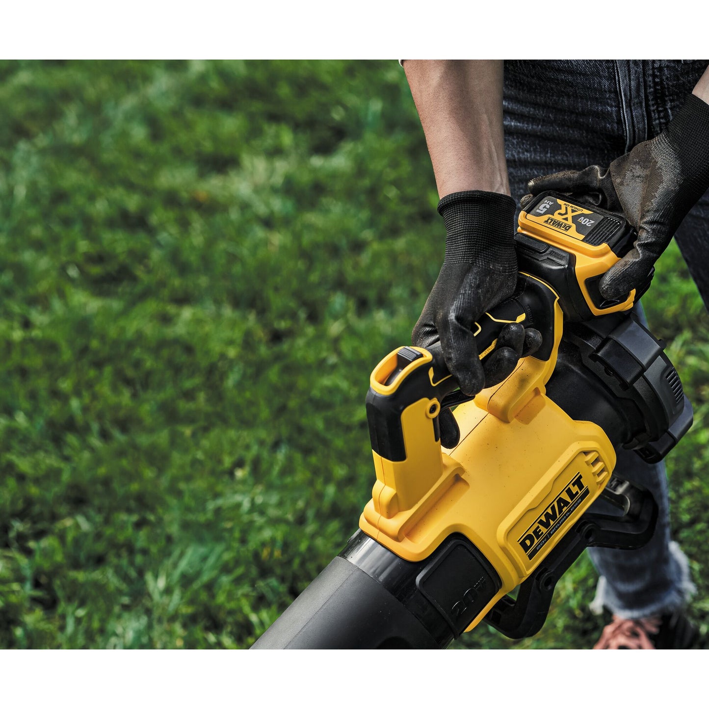 DEWALT 20V MAX XR Brushless Cordless Handheld Leaf Blower Kit with Battery