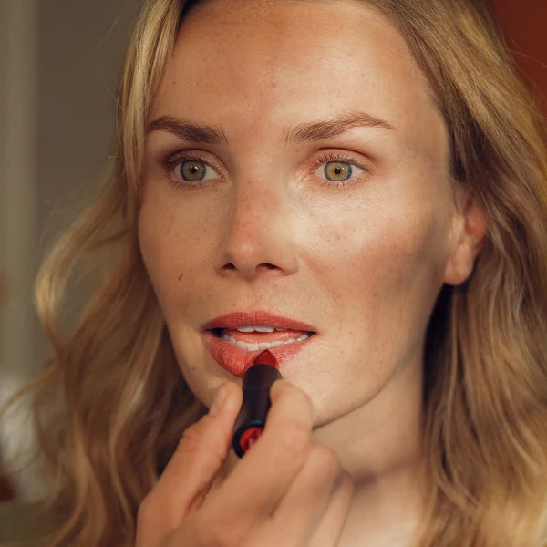JUNGLÜCK Hyaluron Lip Care for Smooth Lips with Organic Aloe Vera