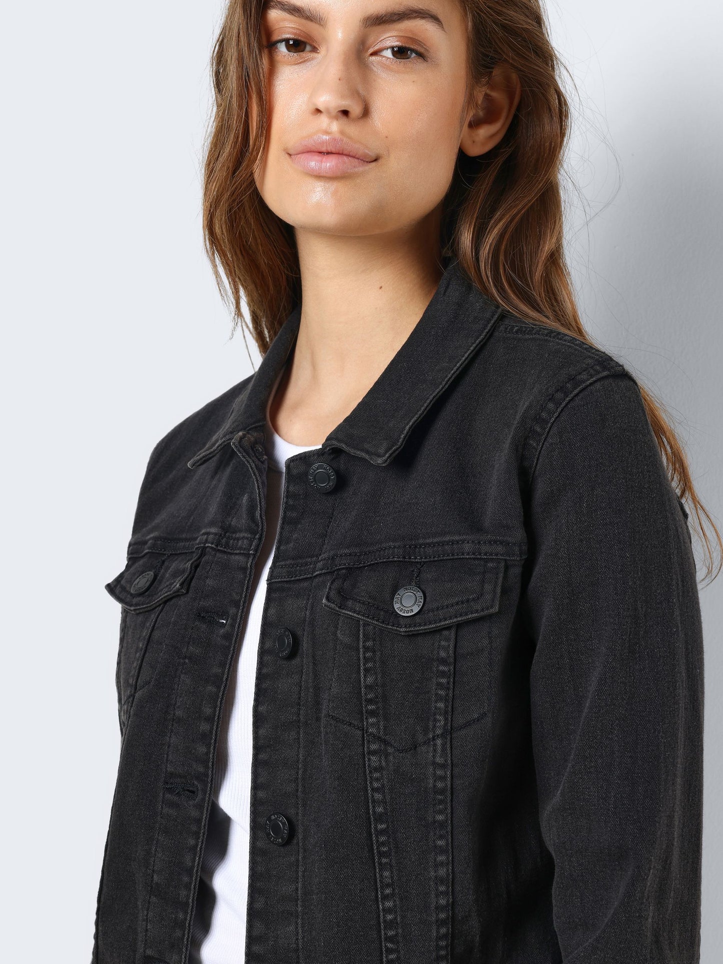 NOISY MAY Women's Black Fitted Denim Jacket - Classic Everyday Style
