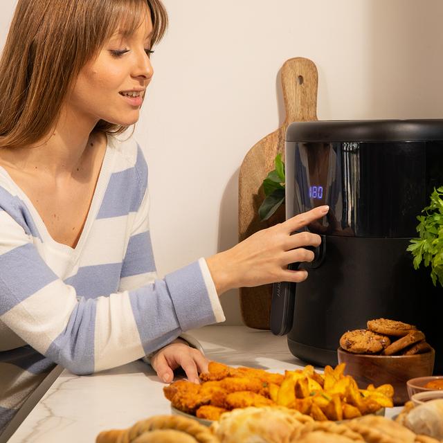 Cecofry Bombastik 6000 Compact Digital Air Fryer for Healthy Family Meals