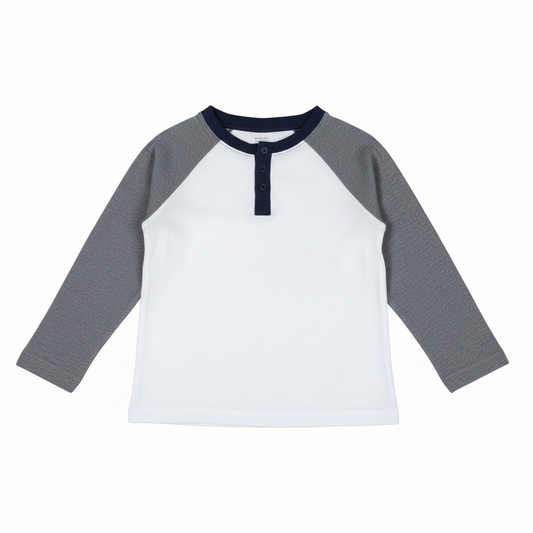 Raglan shirt with navy blue collar