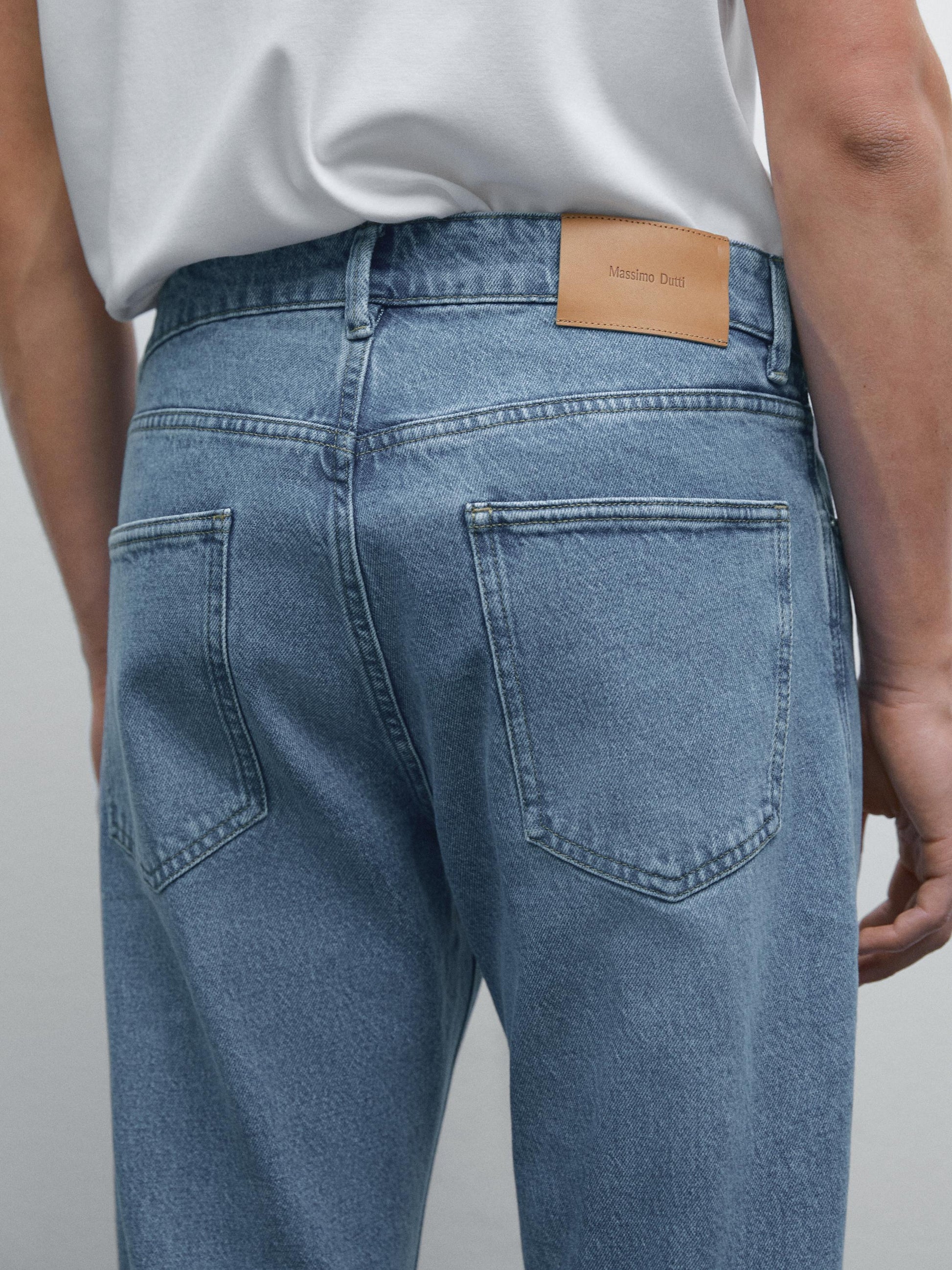 Men's Stylish Slim Fit Faded Wash Cotton Blend Jeans - Five-Pocket Design