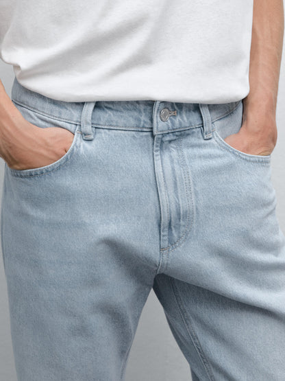 Men's Stylish Slim Fit Faded Wash Cotton Blend Jeans - Five-Pocket Design