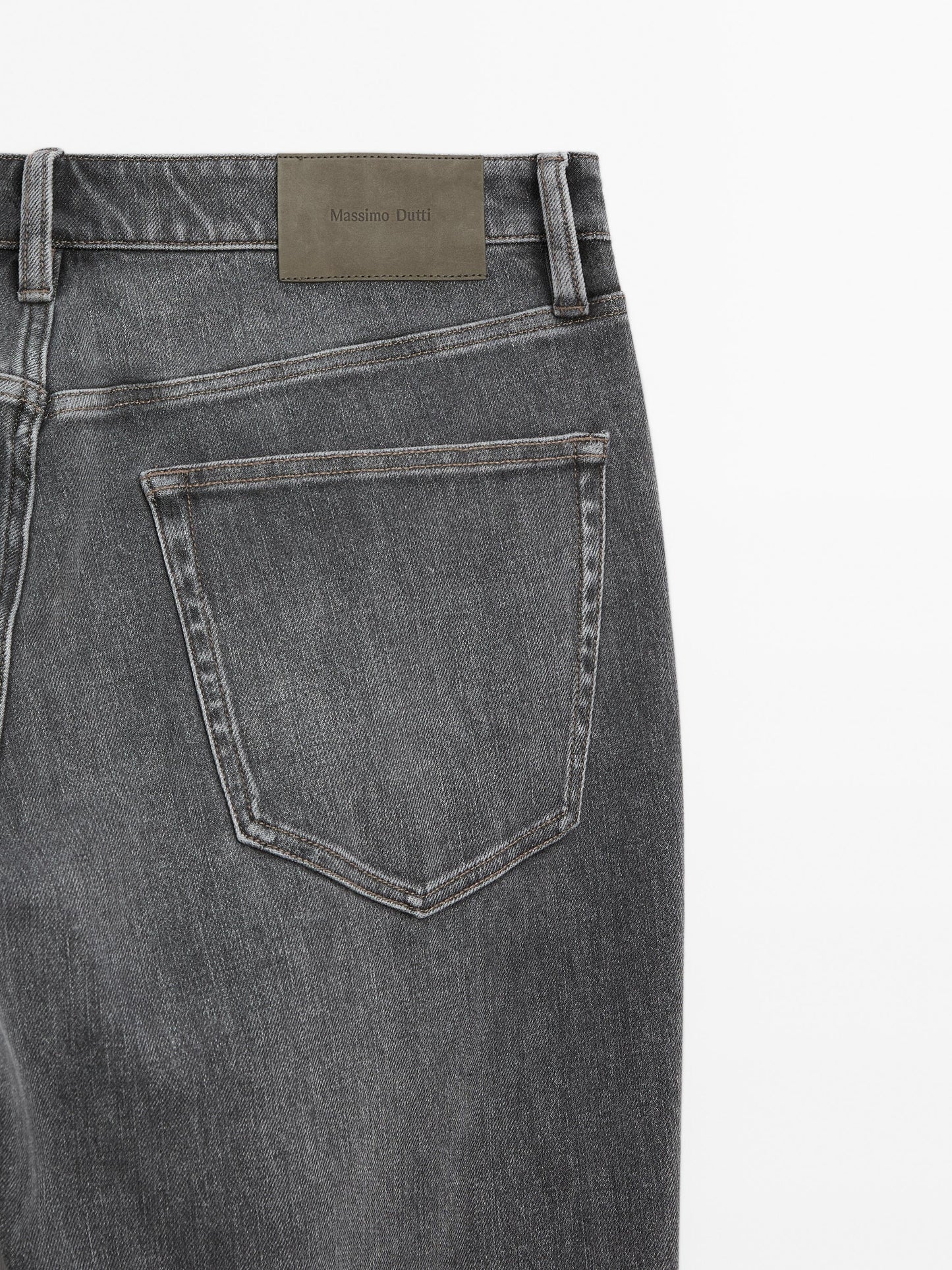 Men's Tapered Fit Jeans: Relaxed Waist, Five-Pocket Design, Premium Denim