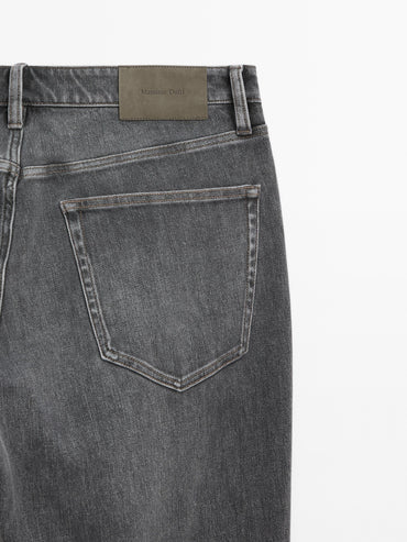 Men's Tapered Fit Jeans: Relaxed Waist, Five-Pocket Design, Premium Denim