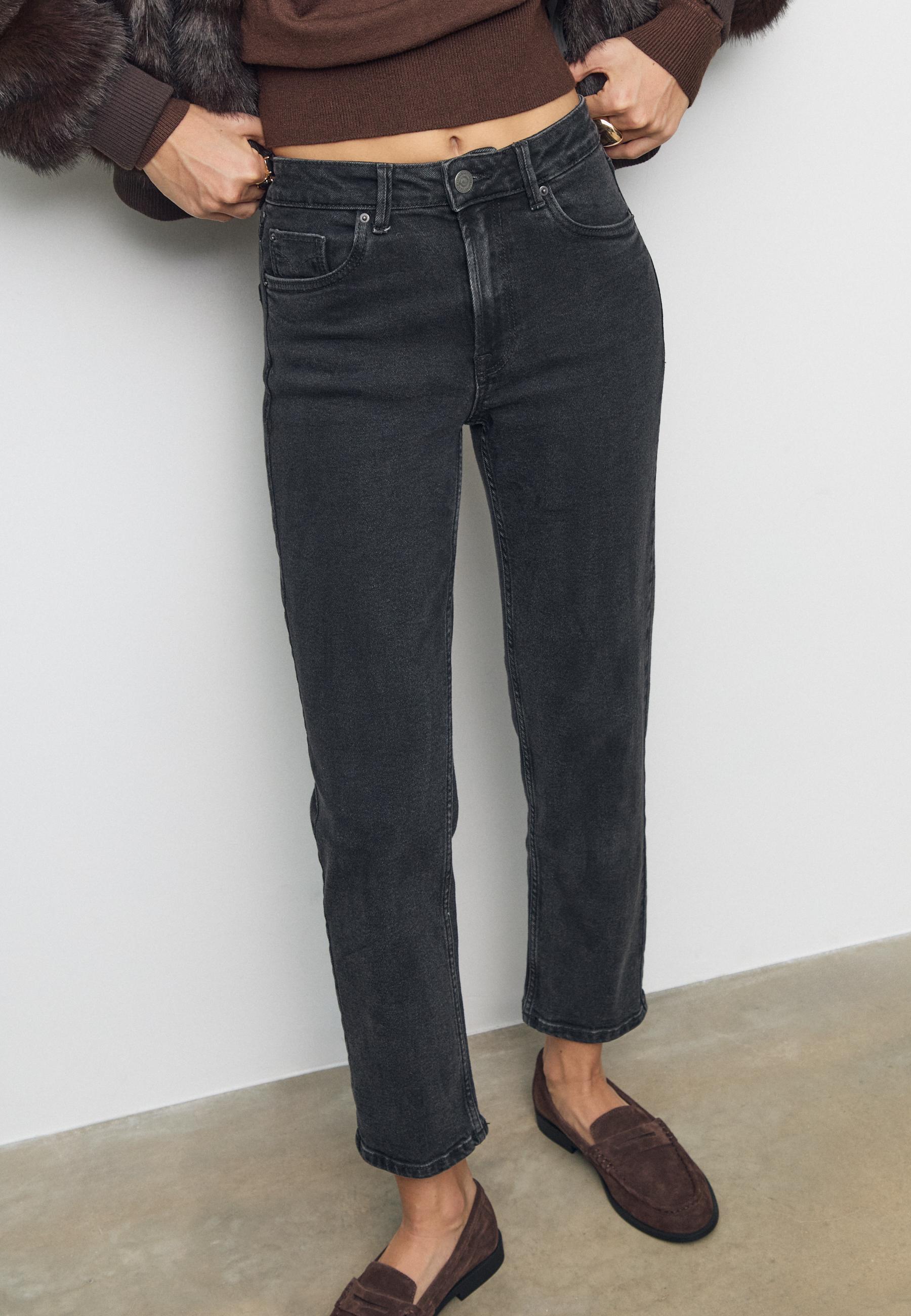 Women's High-Waist Mom Slim Fit Jeans - Washed Black Stretch Denim