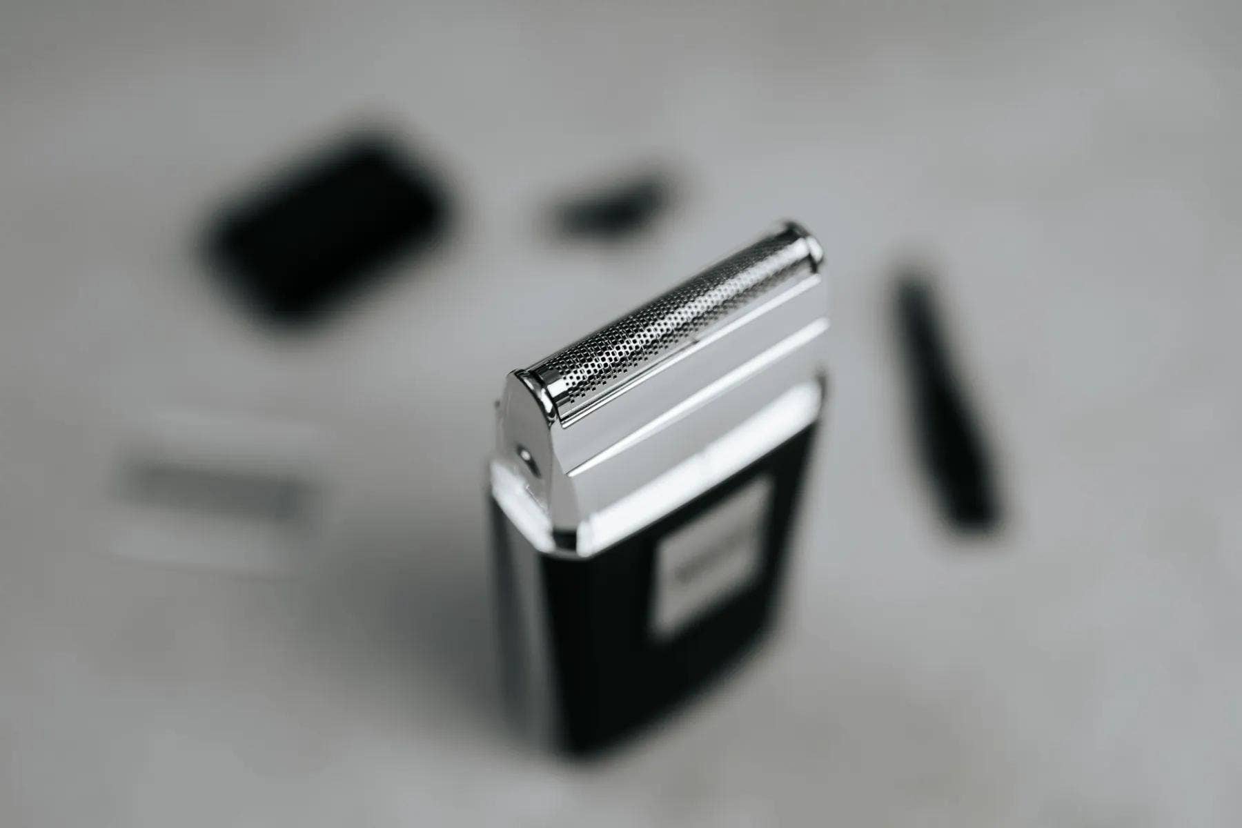 Wahl Compact Rechargeable Travel Shaver: Portable Smooth Shave & Grooming Kit