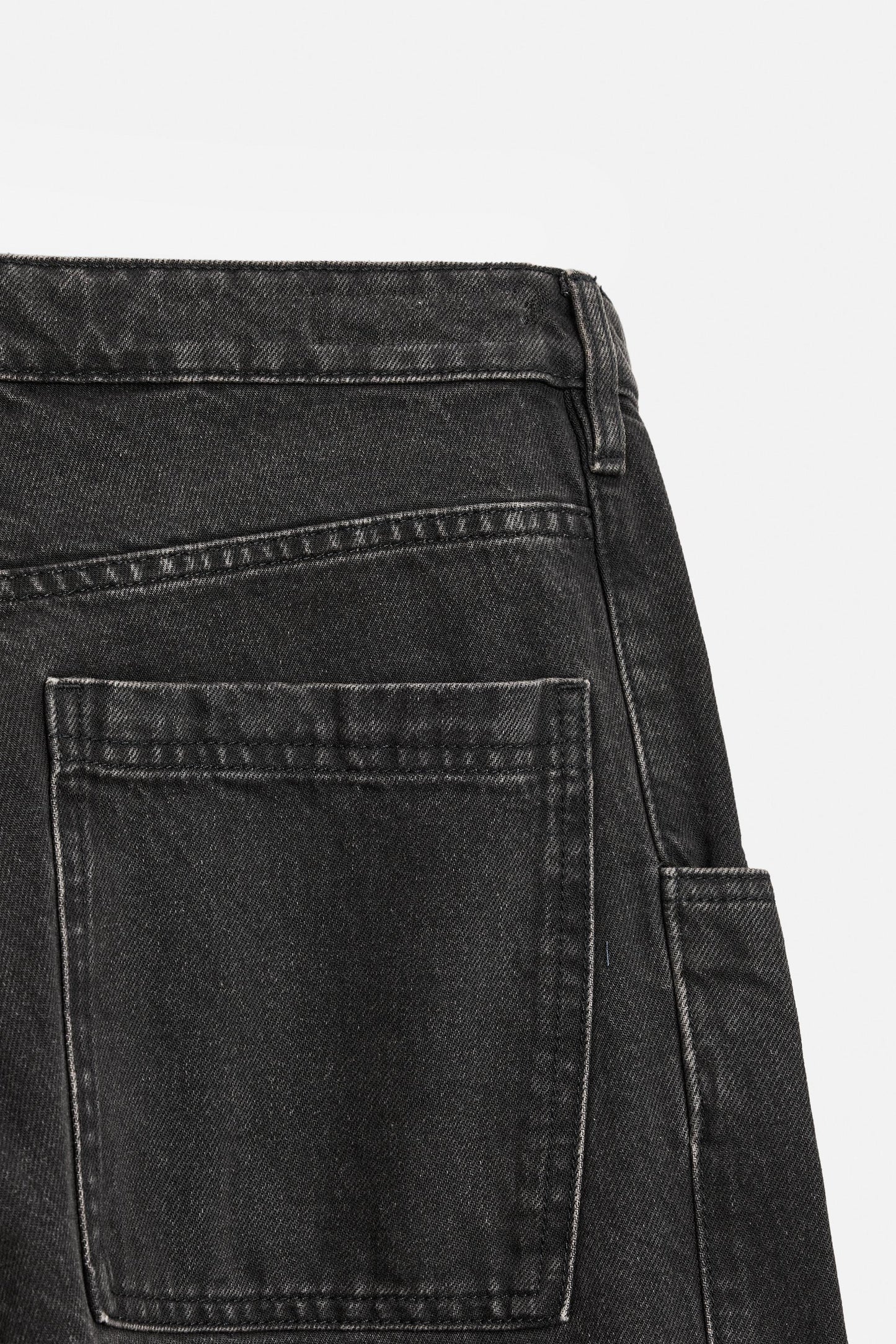 Men's Relaxed Fit Distressed Black Denim Jeans with Adjustable Hem