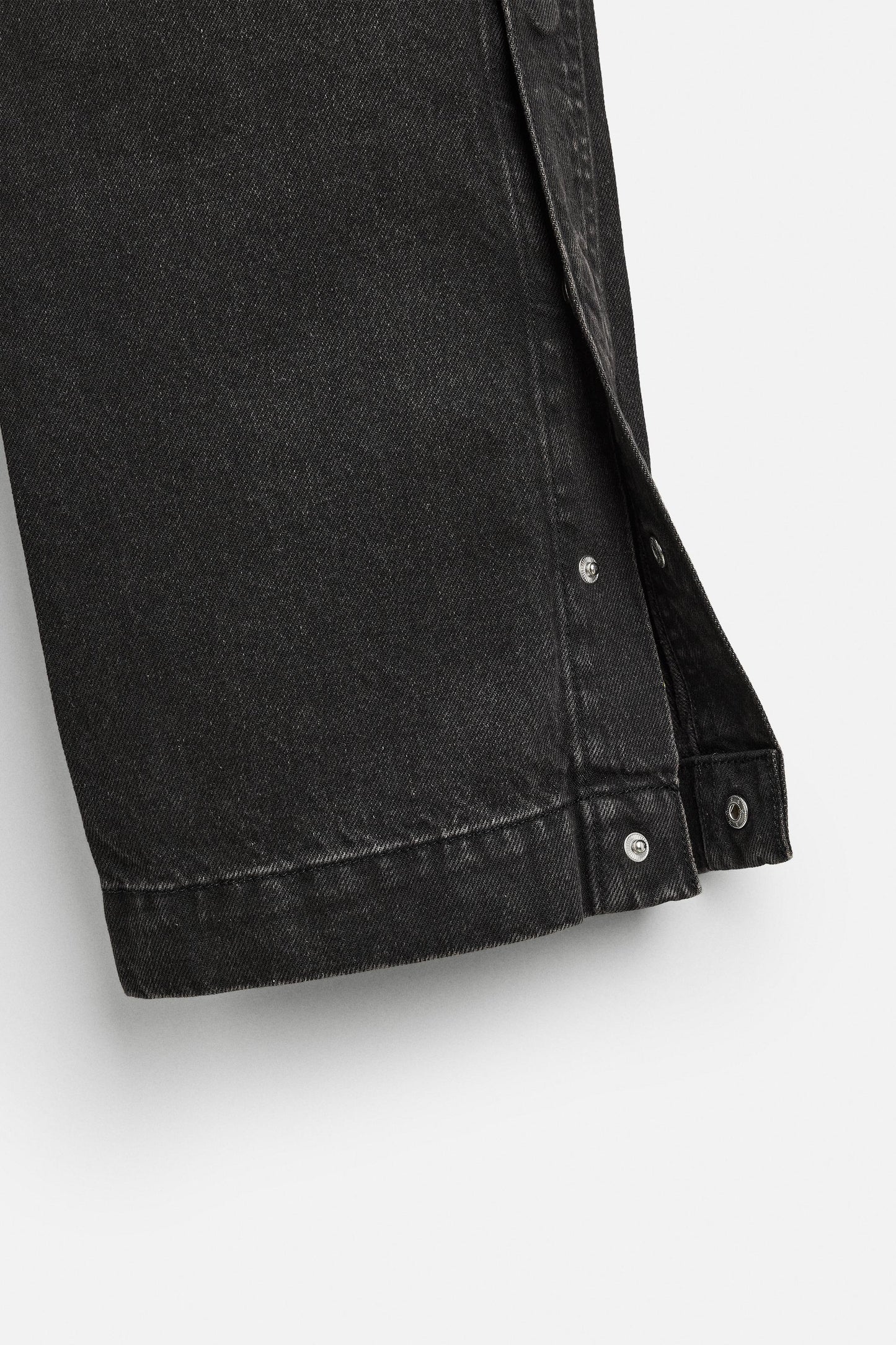 Men's Relaxed Fit Distressed Black Denim Jeans with Adjustable Hem