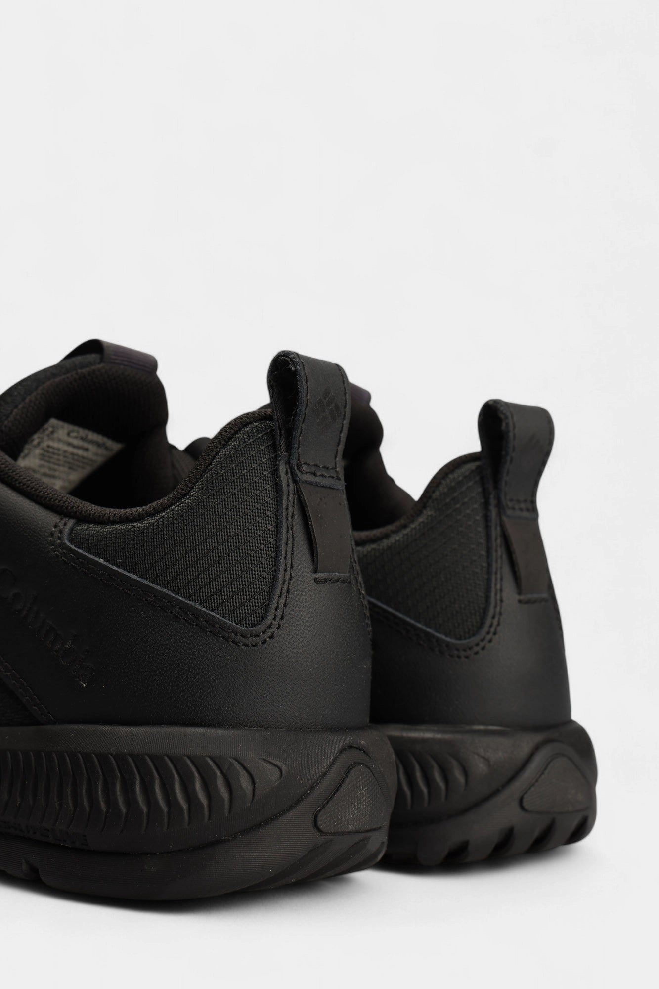 Columbia Men's Black Lifestyle Sneakers: Durable Comfort for Everyday Versatile Wear