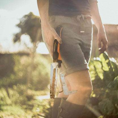 Fiskars Xact Weeding Knife: Dual-Blade Stainless Steel Garden Tool