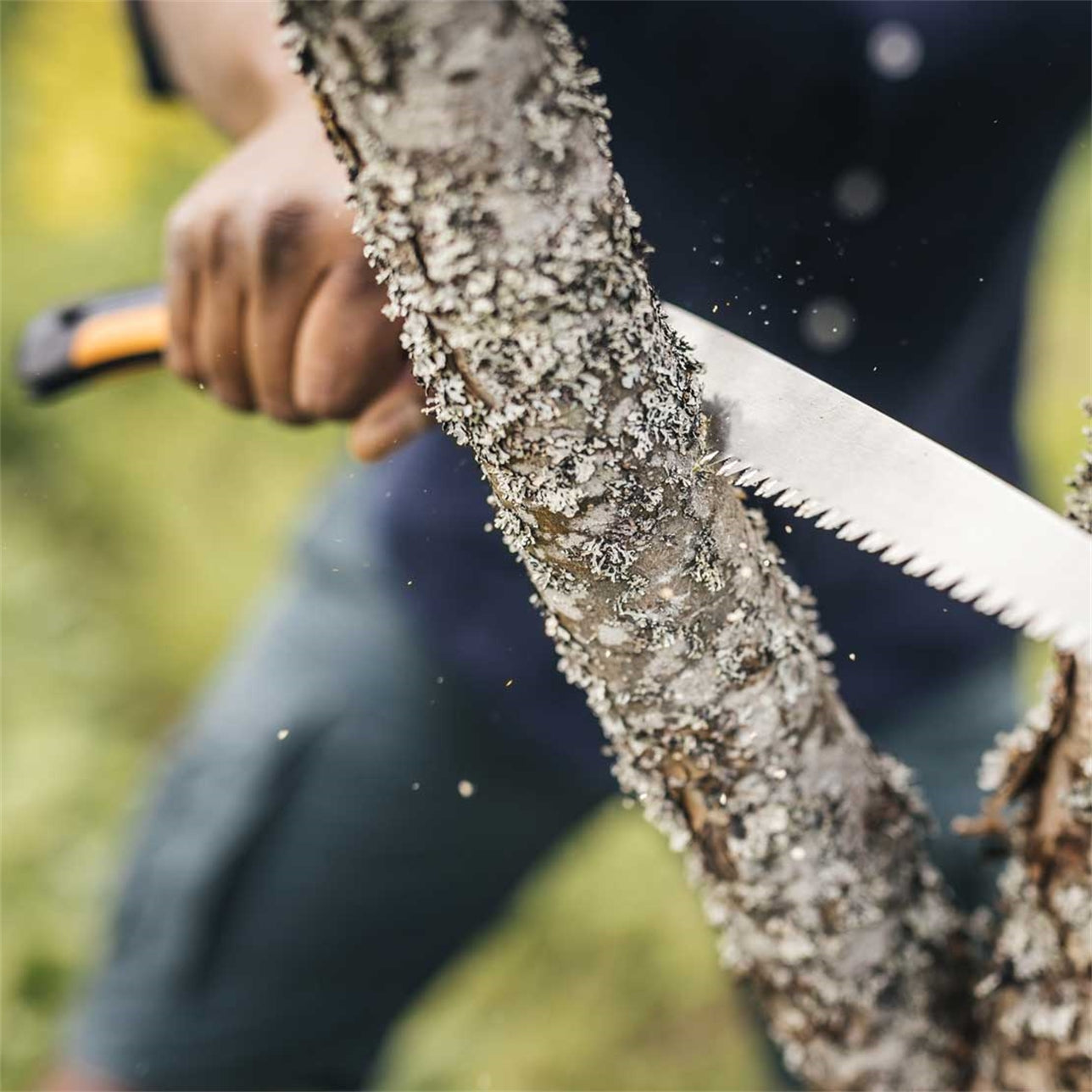 Fiskars Plus SW69 Folding Saw: Durable 8-Inch Power-Tooth Blade for Garden Pruning