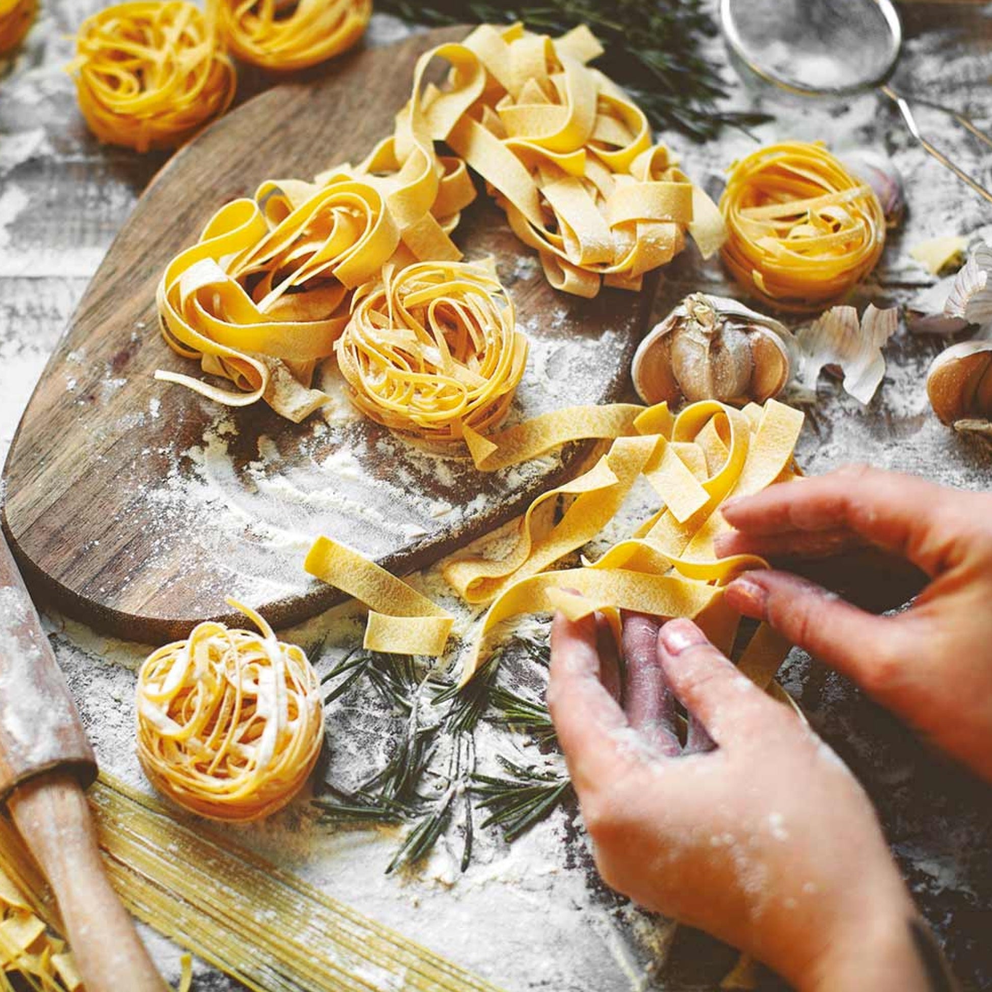 https://www.culinaris.de/media/69/83/c0/1716537656/17545_-_Pasta_Set_3_tlg._fuer_Design_Kuechenmaschine_40977-3.jpg?ts=1716537656