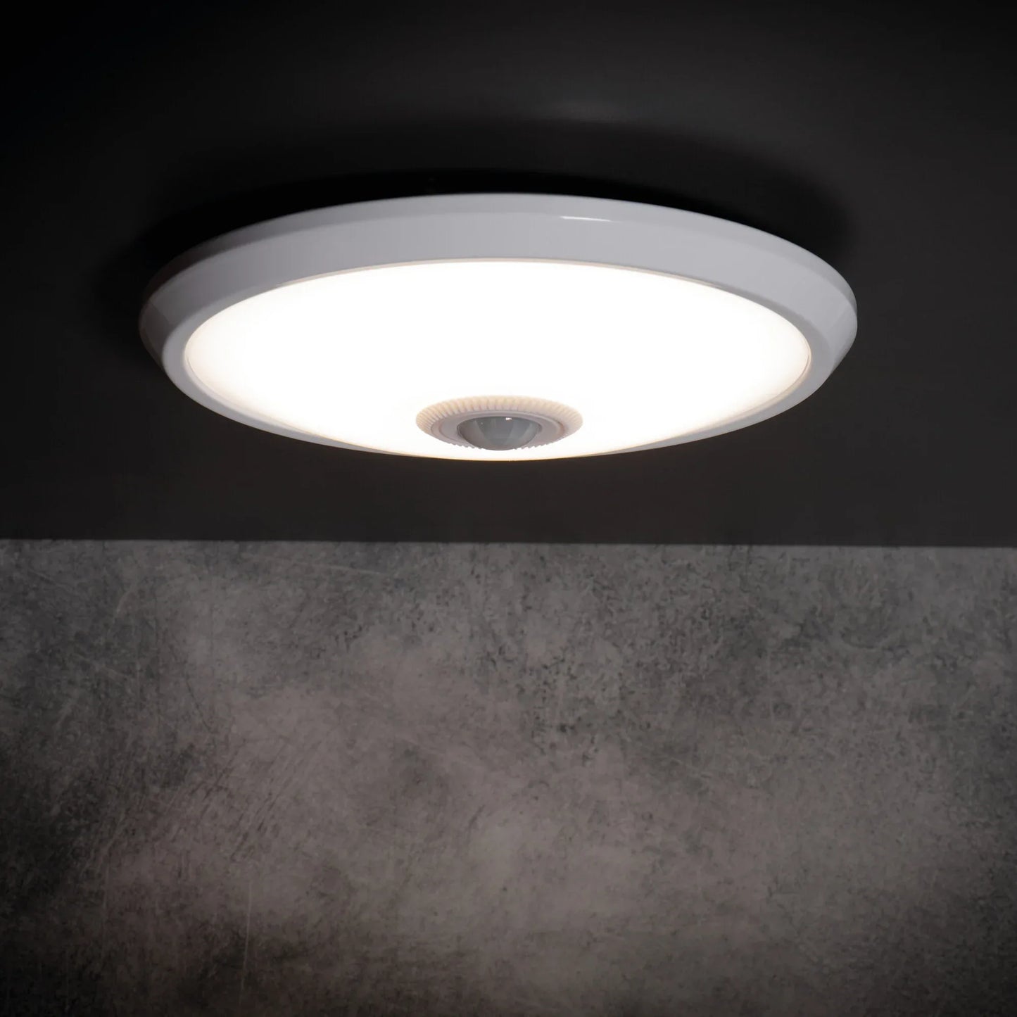 FOGLER LED 14W White Ceiling-Mounted Light Fitting with PIR Motion Sensor - Gomix Brands Outlet