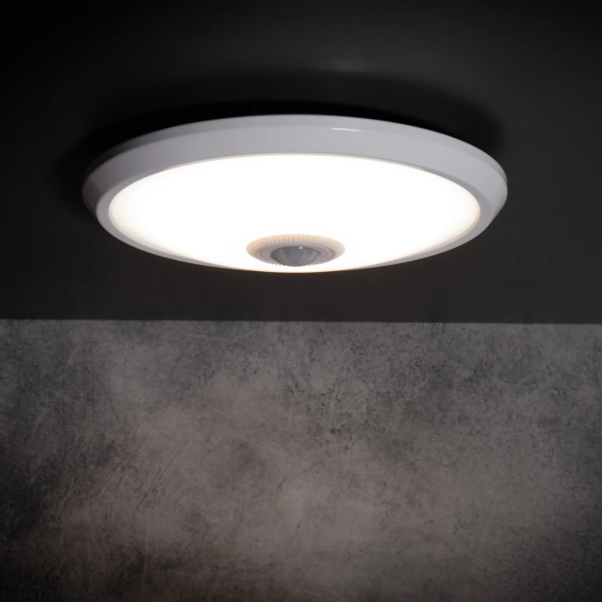 FOGLER LED 14W White Ceiling-Mounted Light Fitting with PIR Motion Sensor - Gomix Brands Outlet
