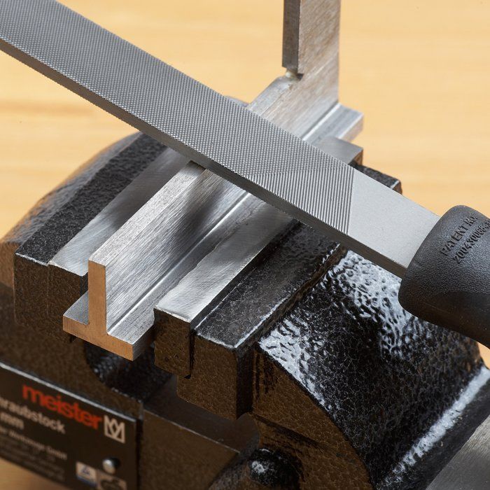 Meister 5142500 Rotary Swivel Workbench Vise Clamp for Heavy-Duty Projects