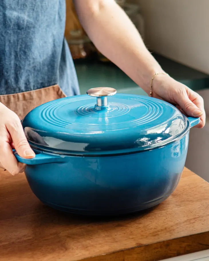 Amazon Basics Enameled Cast Iron Covered Dutch Oven 6.9 Liters