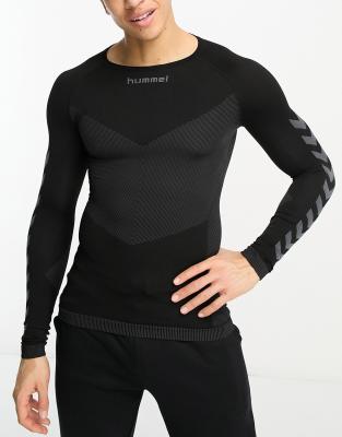 https://images.asos-media.com/products/hummel-first-nahtloses-langarmliges-shirt-aus-jersey-in-schwarz/204682688-3